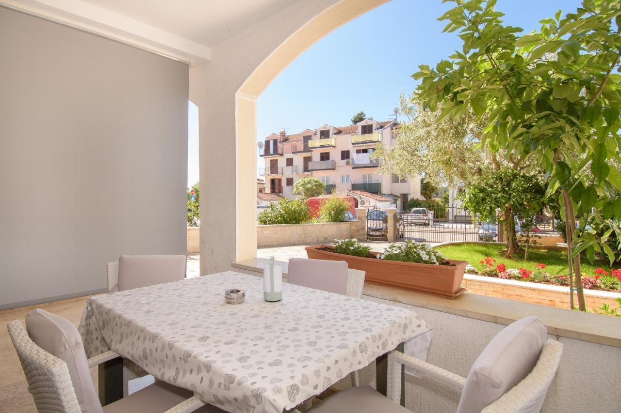 Apartments Dora Пореч Екстер'єр фото