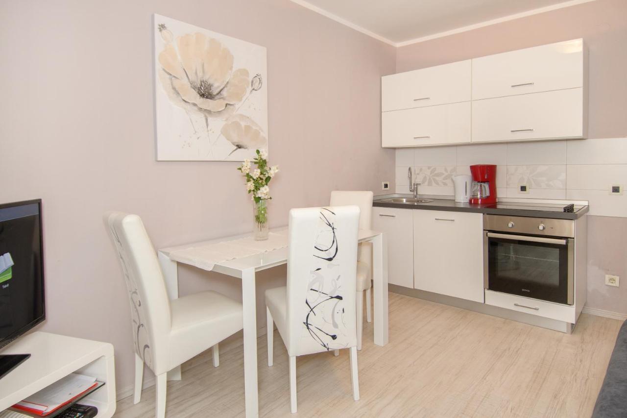 Apartments Dora Пореч Екстер'єр фото