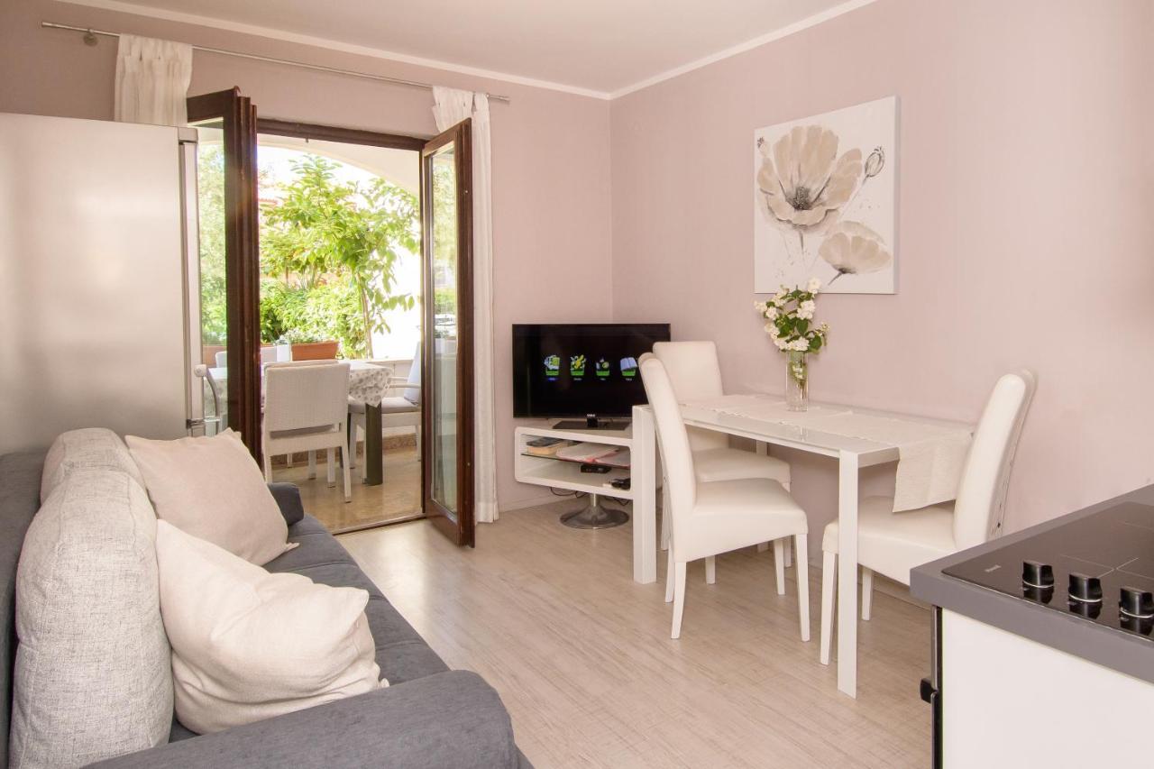 Apartments Dora Пореч Екстер'єр фото