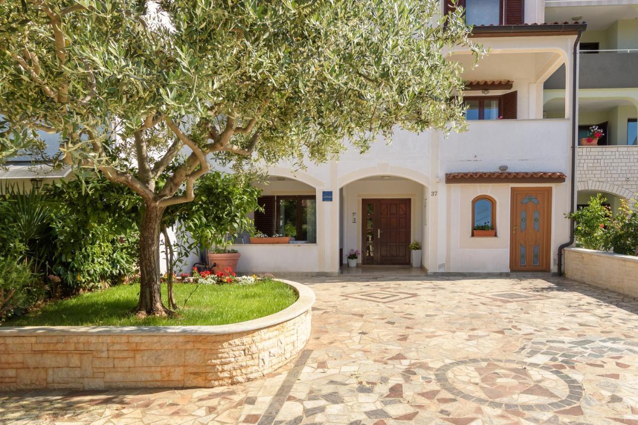 Apartments Dora Пореч Екстер'єр фото
