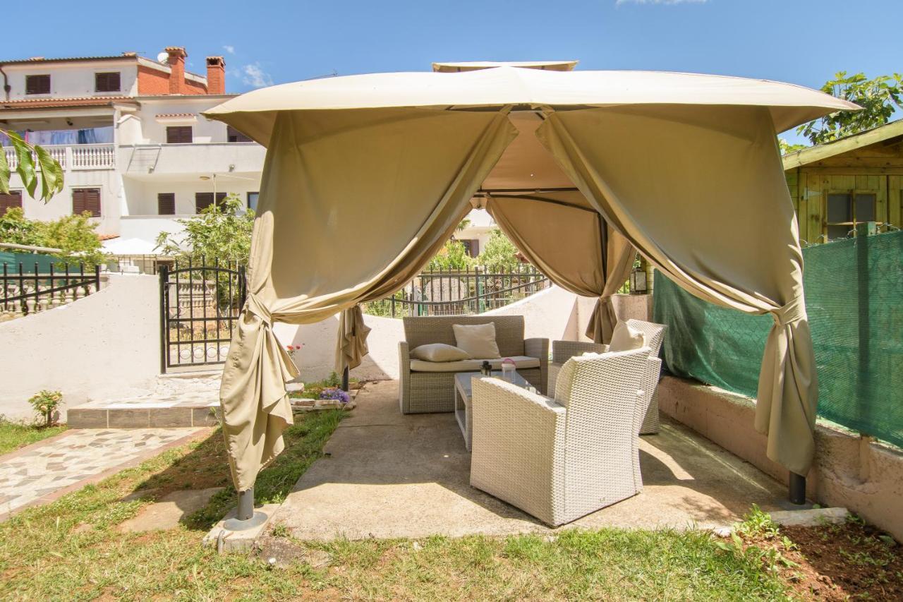 Apartments Dora Пореч Екстер'єр фото