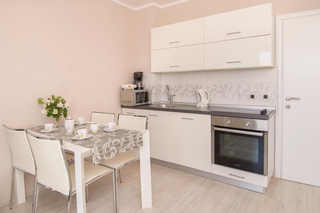 Apartments Dora Пореч Екстер'єр фото