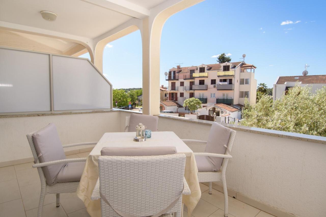Apartments Dora Пореч Екстер'єр фото