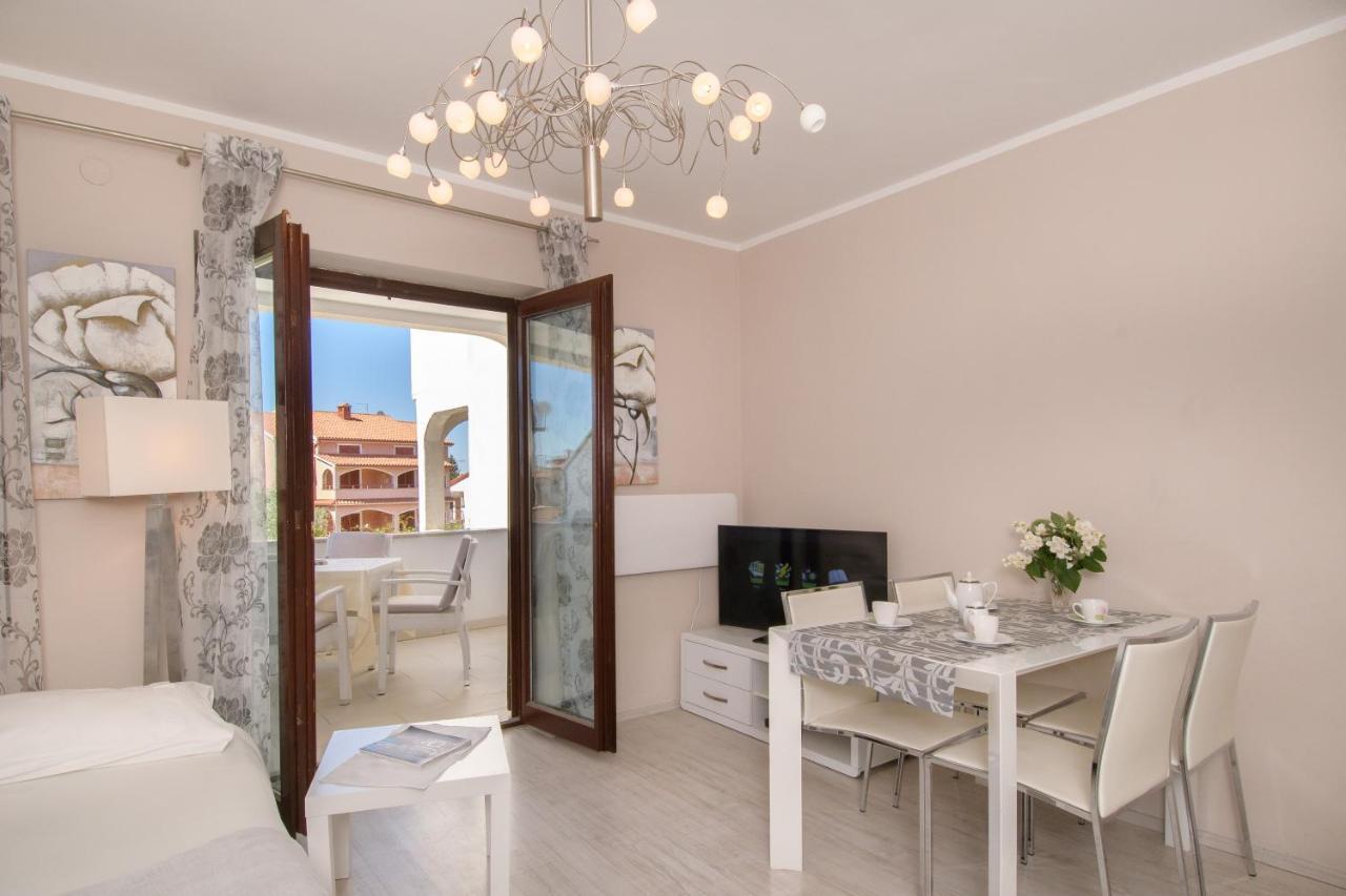 Apartments Dora Пореч Екстер'єр фото