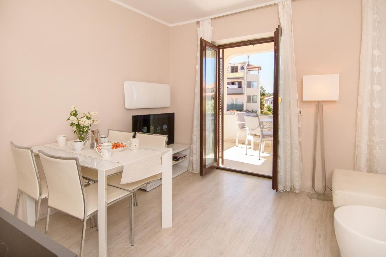 Apartments Dora Пореч Екстер'єр фото